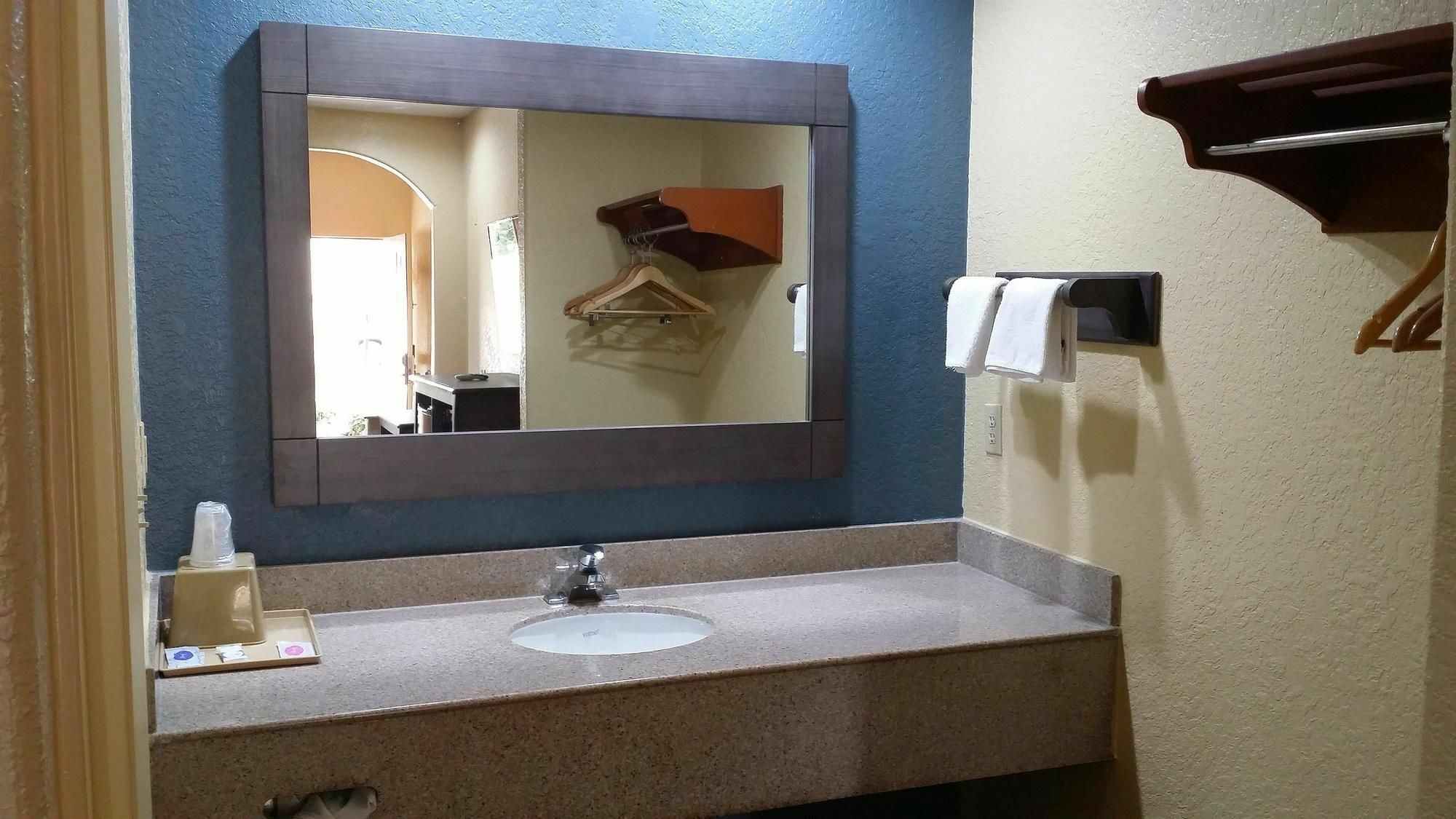 Americas Best Value Inn & Suites Northeast Houston Zewnętrze zdjęcie